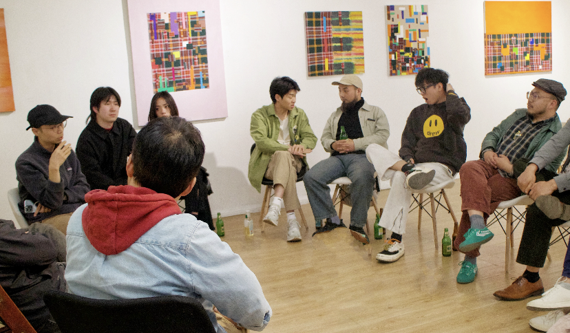 心与心的对话：尹小龙艺术展“纽带”中的“怼谈”启示录‌
