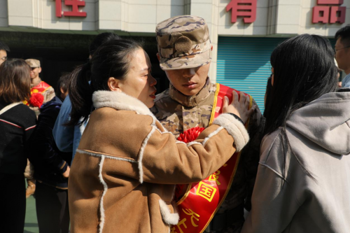 从东纵故里出发 向强军征程迈进